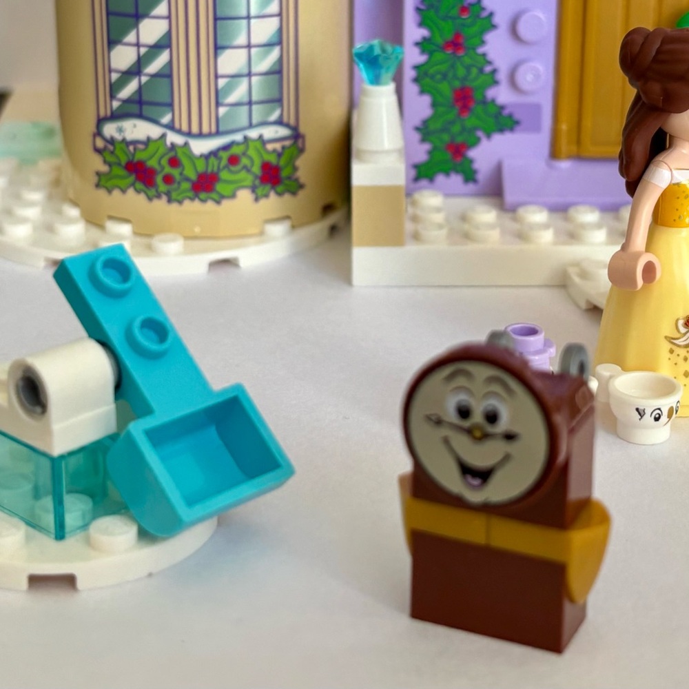 Disney Lego 43180 Belle’s Winter Castle Celebration - Picture 4 of 11
